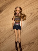 Barbie z warkoczykami nowoczesna