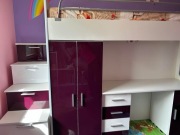 Używana funkcjonalny zestaw mebli dziecięcych z łóżkiem, szafą i biurkiem 