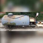 Zbiornik paliwa z dystrybutorem