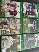 Zestaw gier FIFA na Xbox One.