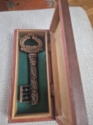 Elegancki korkociąg VINO w kształcie klucza drewniane pudełko styl vintage 