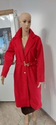 Klasyczny płaszcz czerwony z paskiem, złota klamra