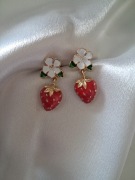Kolczyki truskawki owoce hit sezonu sztyfty