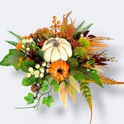 Stroik jesienny na stół z dyniami.