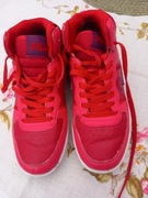 Sprzedam skórzane sneakersy czerwone Fila 38