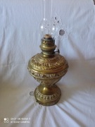 Stara lampa naftowa z mosiądzu. Wysokość 52 cm, średnica 20 cm