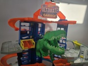 Hot Wheels - Ultimate Garage - stan BDB; atak T-Rexa !!