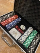 Zestaw do Pokera 300 Żetonów Walizka Poker Karty Texas Żetony Kostki Mocny