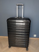 Duża walizka iFLY Fibertech 28 cali twarda na kółkach czarna rozsuwana