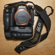 aparat fotograficzny Sony alfa 99 z gripem