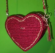Ręcznie haftowana torebka w kształcie serca