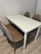 drewniany stół ze szklanym blatem 110x60