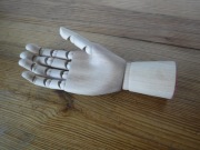 Drewniana dłoń ,ruchome palce, figurka , eksponat do malowania zobacz 