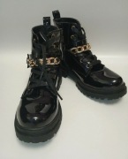 Botki Lakierowane Bata 