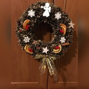 wianki z naturalnych szyszek