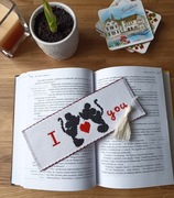 Zakładka do książki z haftem krzyżykowym 