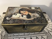 Pudełko, kuferek, szkatułka, dziewczynka z kotem, kot, decoupage, 