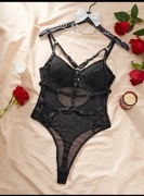 Body damskie czarne koronkowe seksowne z paskami rozmiar M siateczka