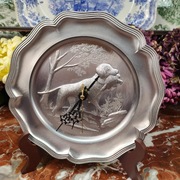 Cynowy myśliwski zegar wiszący - Pies z bażantem - 23 cm