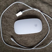 Mysz Apple Magic Mouse.