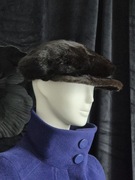 Kaszkiet z futra naturalnego może to futro foki made in Canada