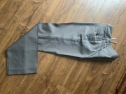 Eleganckie spodnie garniturowe z prostą nogawką szare Makalu rozmiar 36/38.