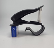 Uchwyt do telefonu montowany do deski rozdzielczej.