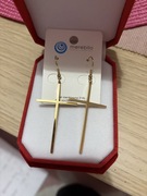 Złote kolczyki krzyżyki