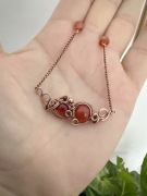 Miedziany naszyjnik z karneolem i agatem – talizman działania