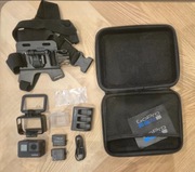 GoPro Hero 7 Black - zestaw z ładowarką, etui i akcesoriami