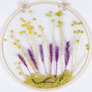 Obraz okrągły z kwiatowym motywem w żywicy 30x30