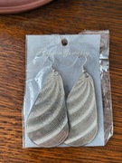 Nowe kolczyki wiszące w kolorze srebrnym mieniące się kod952