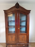 Piękna stara drewniana witryna 