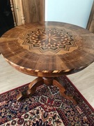 Stół okrągły intarsjowany