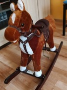 konik na biegunach kolor bialo-brazowy 