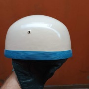 Orzeszek Kask orzeszek z czasów PRL-u Komar, Wsk, Wfm