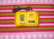 SZYBKA ŁADOWARKA DEWALT DC8118