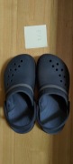 crocsy czarne crocs z szarym paskiem rozm. 5-7