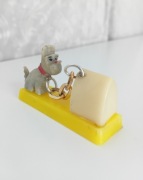 Bakelit - Pies Piesek z Budą - Figurka Bakelitowa Tworzywo PRL