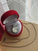 Piękny łańcuszek z Maryją naszyjnik Matka Boska stal zawieszka perłowa cudo