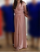 Zwiewna i piękna suknia wieczorowa