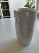 Nowoczesny wazon biały w srebrne prążki 