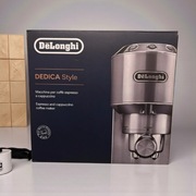 Ekspres korbowy DELONGHi Dedica 