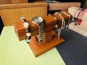 Stojak ekspozytor na zegarki bransoletki drewno Bangkirai solidny olejowany