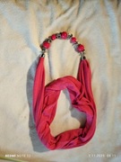 Piękny szal z koralami 