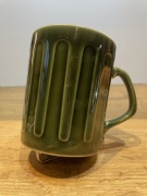 Kubek porcelit Pruszków PRL zielony paski kreski sople