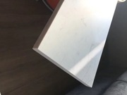 parapet, konglomerat Carrara, biały