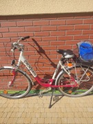 cerwono-bialy rower bocas z napędem dynamo  i z 7 przerzutkami 