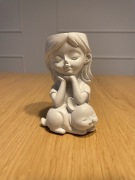 Doniczka betonowa dziewczynka