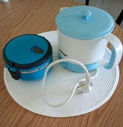 Garnek turystyczny i lunch box.